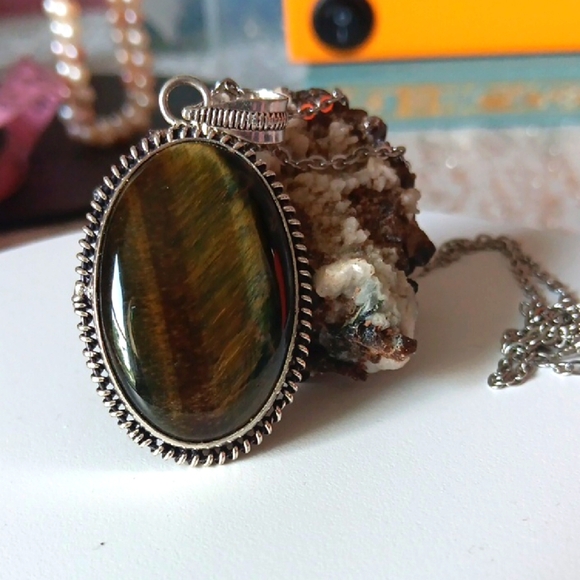 Tiger Eye Pendant Necklace NWOT - Picture 1 of 4
